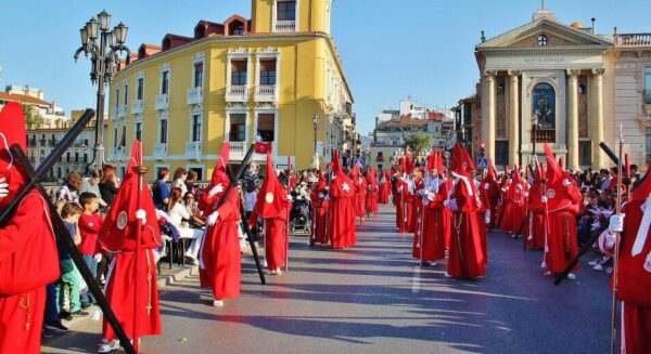 Procesión de los Coloraos en la Semana Santa de Murcia