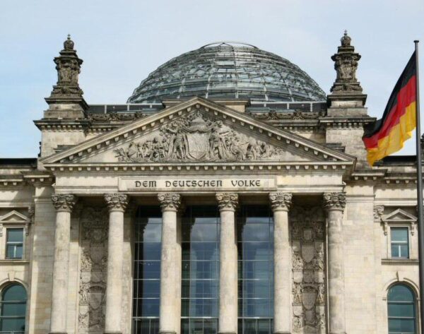 Edificio del Parlamento alemán Reichstag en Berlín