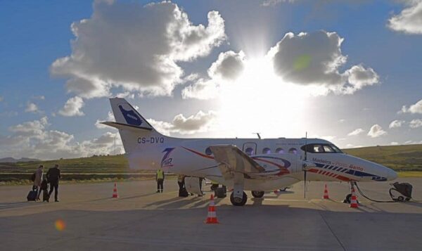 Avión para volar a la isla de Porto Santo desde Madeira