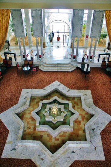 Lobby del hotel Le Royal Hammamet de BlueBay en Túnez