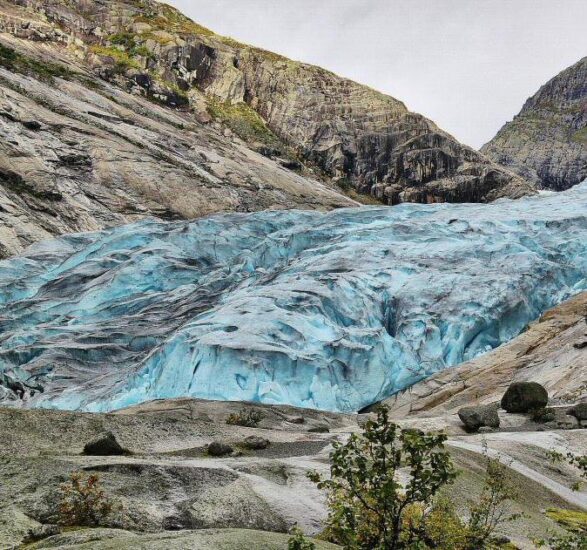 Lengua de Nigardsbreen del glaciar Jostedal en los fiordos noruegos