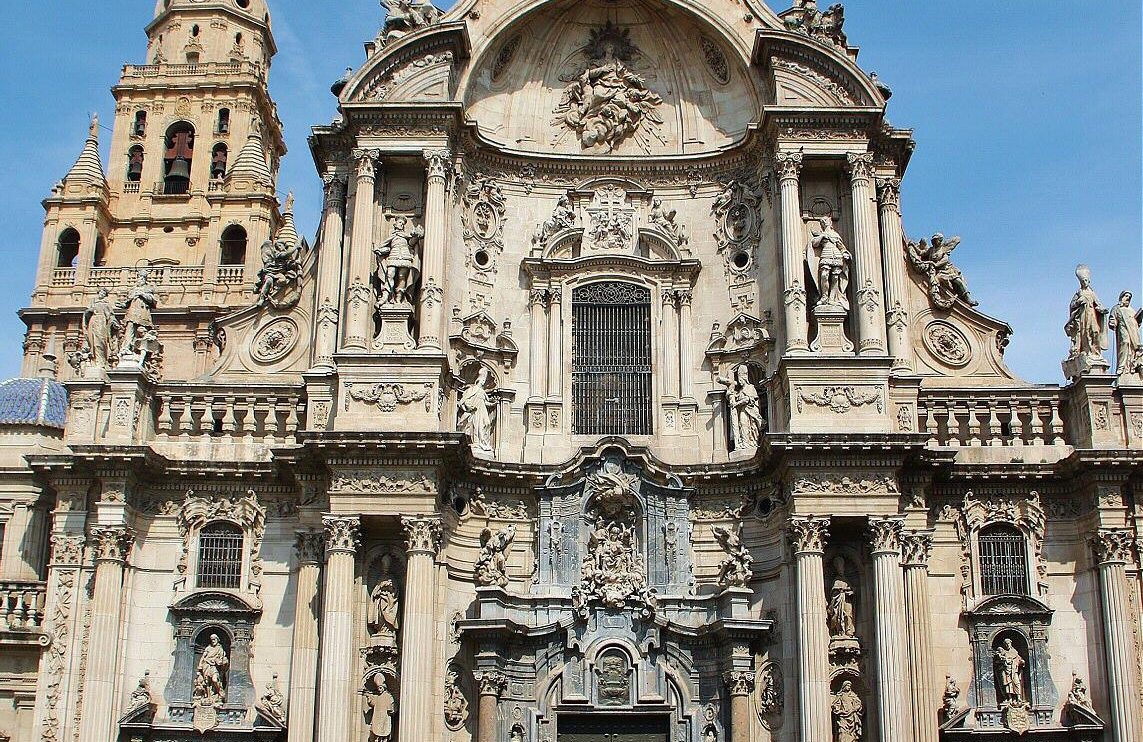Portada barroca de la catedral de Murcia