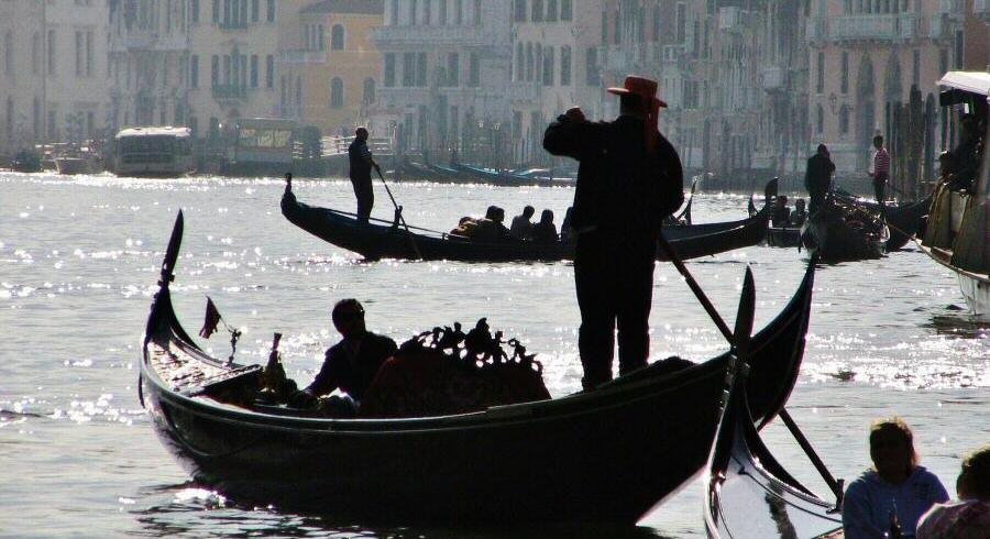 Paseo en góndola por el Gran Canal de Venecia