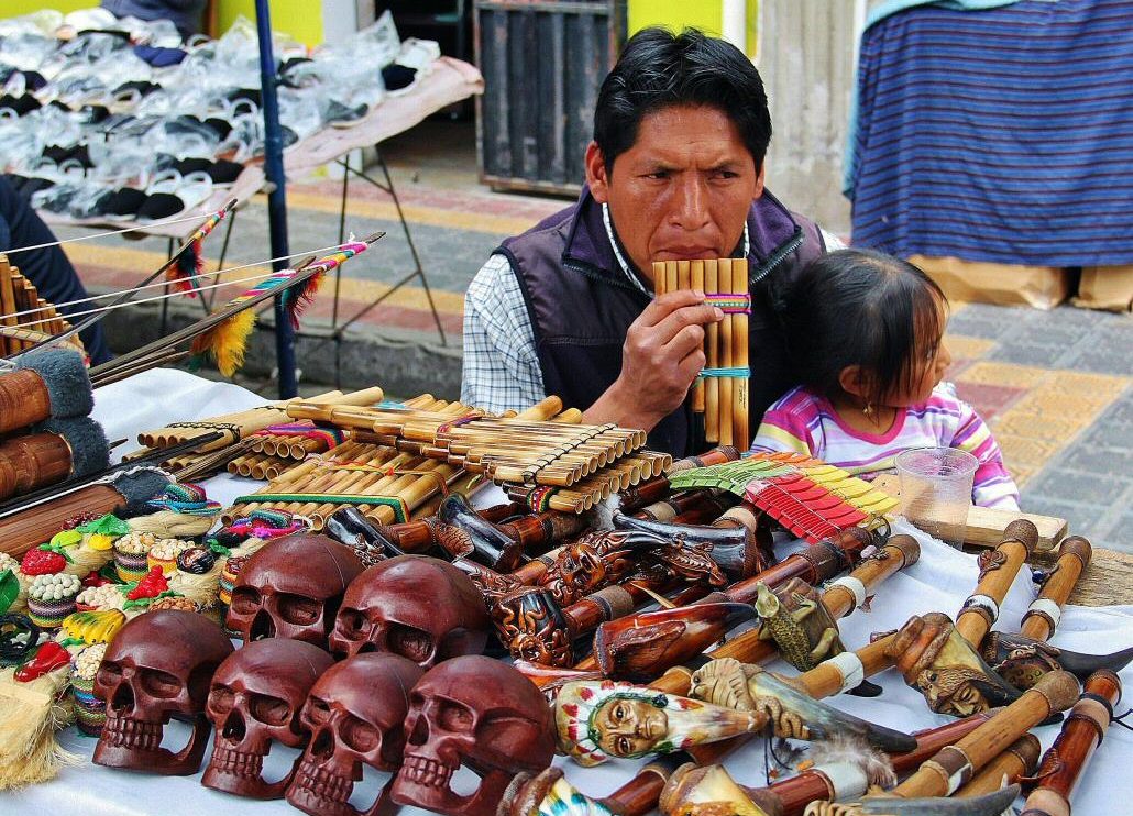 Mercado artesanal de Otavalo en Ecuador