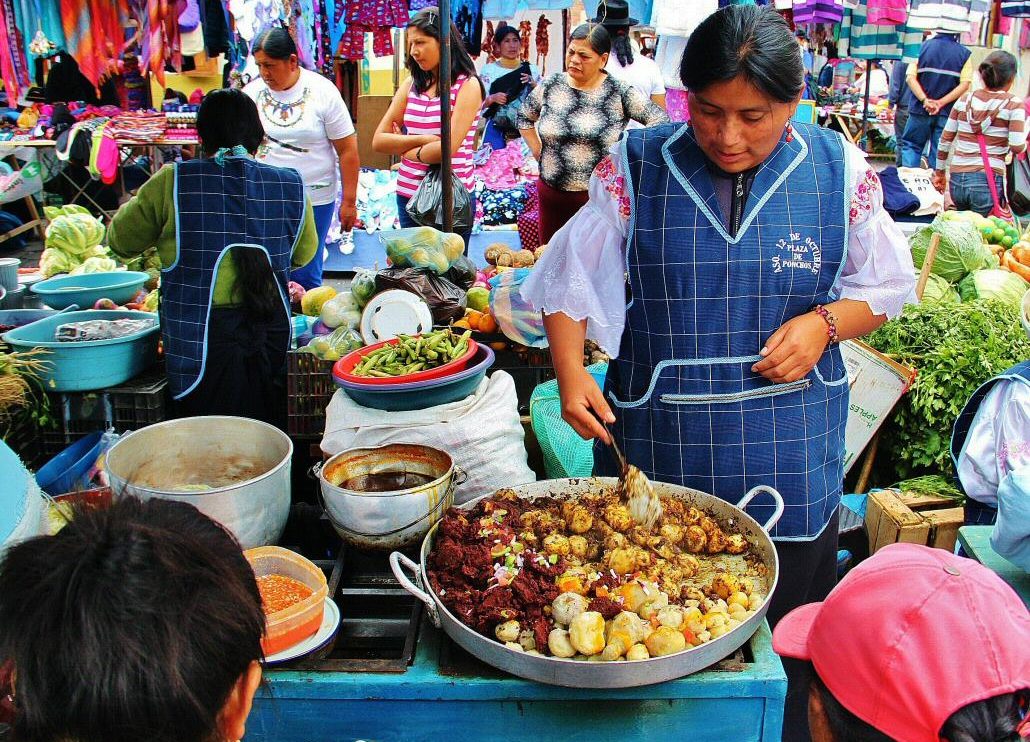 Mercado artesanal de Otavalo en Ecuador