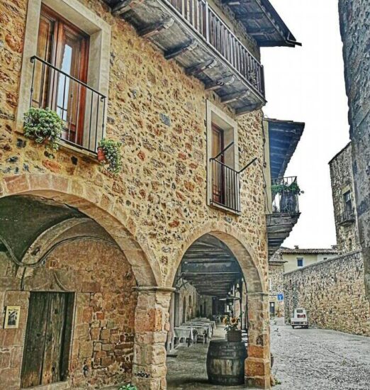 Santa Pau en La Garrotxa en la provincia de Girona en Cataluña