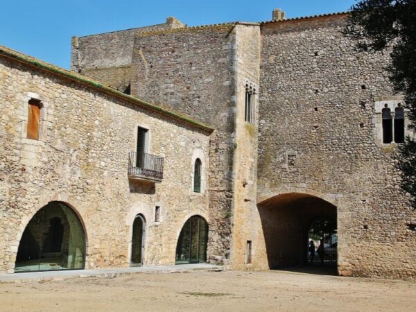 Patio del palacio abacial del monasterio de Vilabertrán