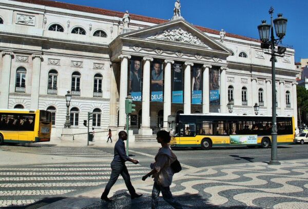 Teatro Nacional doña María II en la plaza de Rossio en Lisboa