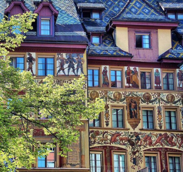Frescos en fachadas de edificios del casco viejo de Lucerna