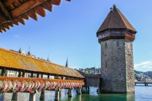 Puente medieval de la Capilla en Lucerna en Suiza