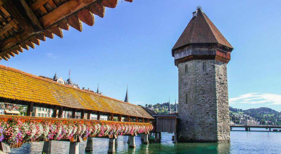 Puente medieval de la Capilla en Lucerna en Suiza