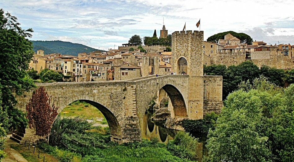Besalú en La Garrotxa en la provincia de Girona en Cataluña