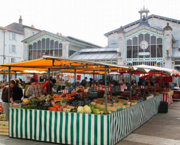 Mercado de La Rochelle al oeste de Francia