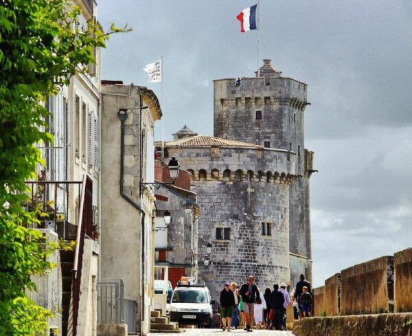 Torres del Puerto Viejo de La Rochelle al oeste de Francia