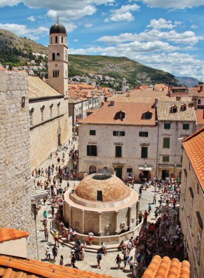 Vistas panorámicas de Dubrovnik en Croacia desde sus murallas