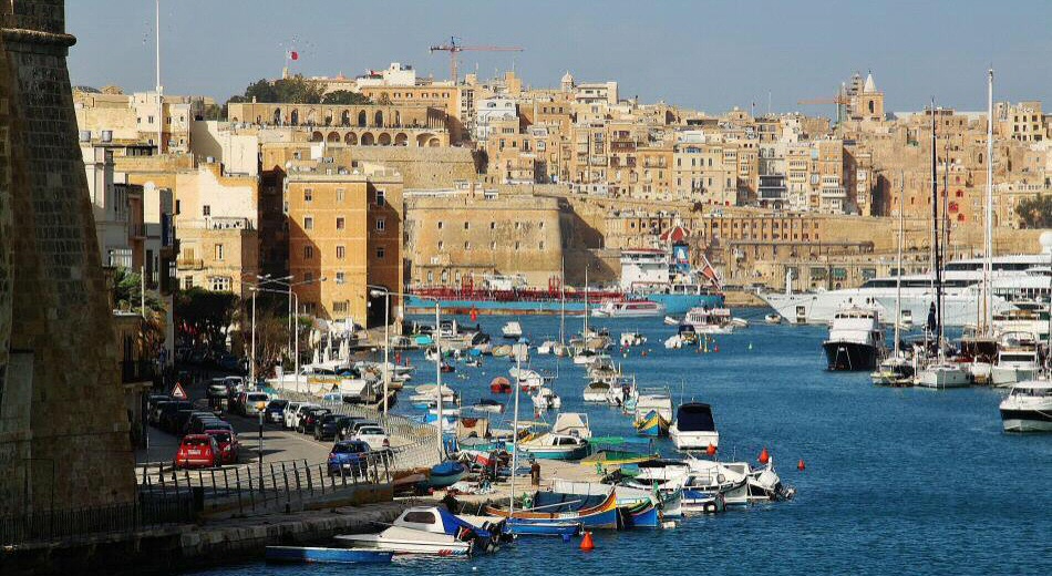 Vista de La Valeta desde el puerto de Birgu en Malta