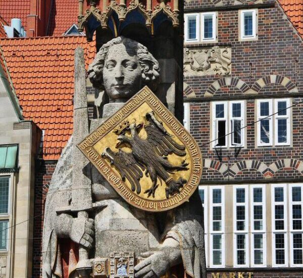 Estatua de Rolando en la plaza del Mercado en Bremen