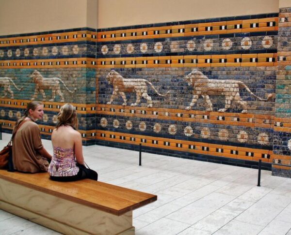 Puerta de Ishtar de Babilonia en museo Pérgamo de Berlín