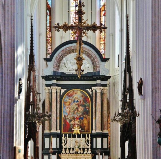 Altar mayor de la catedral de Amberes en Bélgica