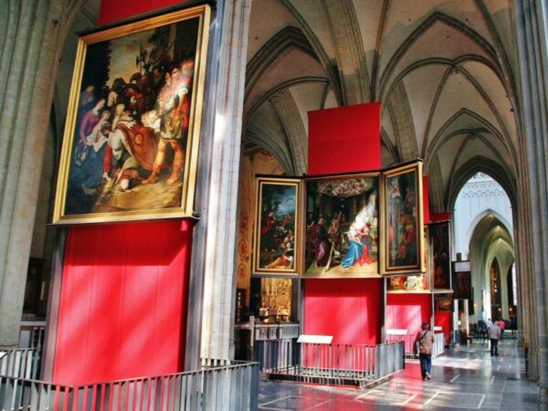 Exposición de pintura flamenca en la catedral de Amberes