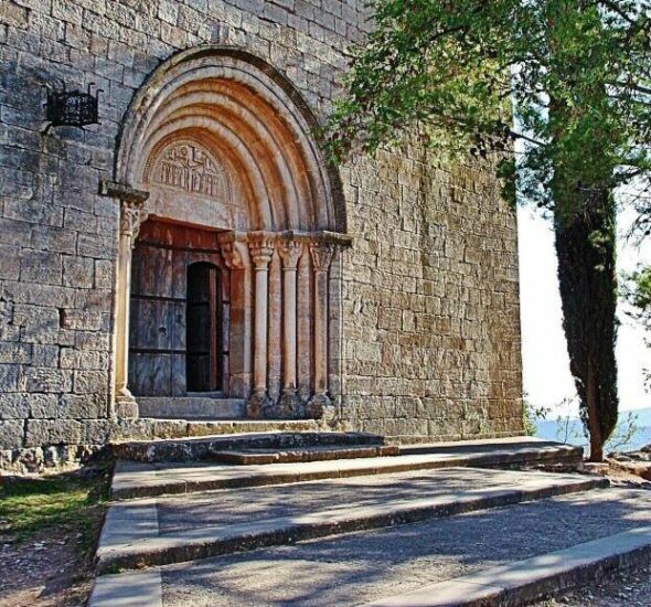 Iglesia románica en Siurana en el Priorat de Tarragona
