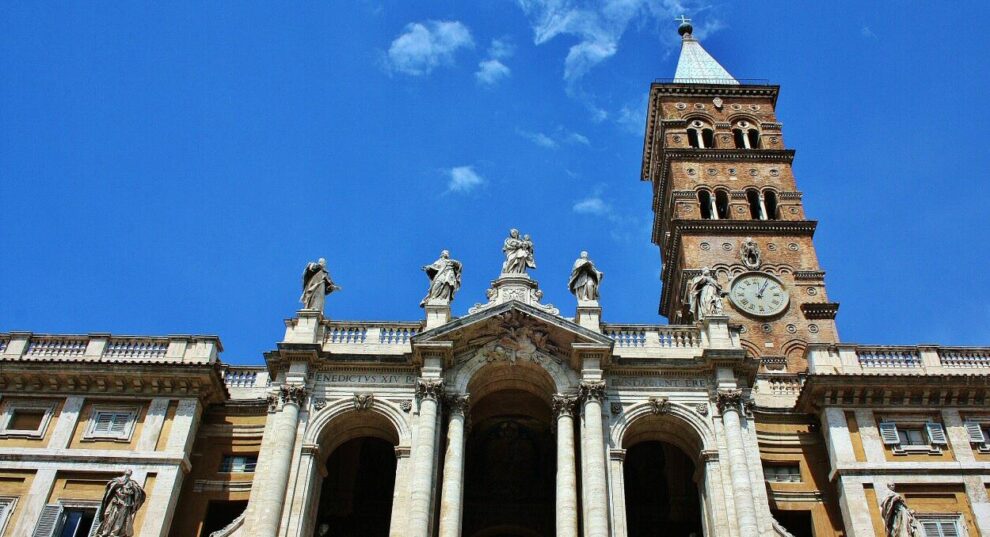 Fachada principal de la Basílica Santa María la Mayor en Roma