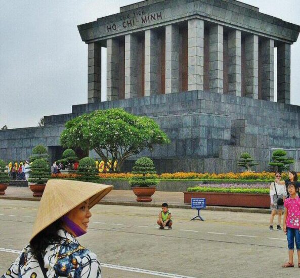 Mausoleo de Ho Chi Ming en Hanoi en Vietnam