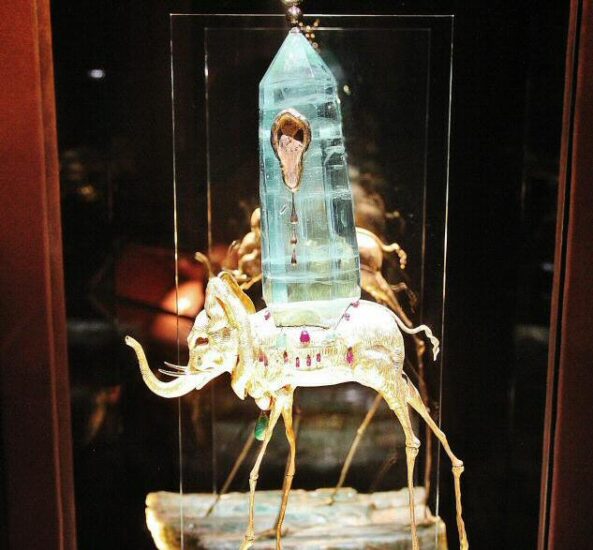 Joyas diseñadas por Dalí en el museo Dalí en Figueras