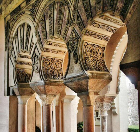 Arcos polilobulados en el Pabellón de la Alcazaba de Málaga