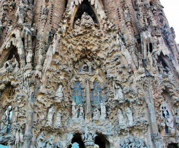Fachada del Nacimiento en la Sagrada Familia de Barcelona