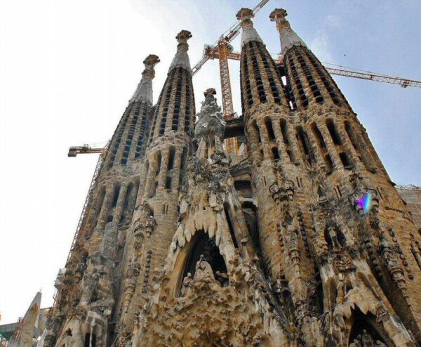 Fachada del Nacimiento en la Sagrada Familia de Barcelona