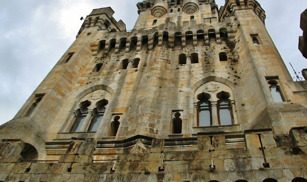 Castillo de Butrón en la comarca de Uribe cerca de Bilbao