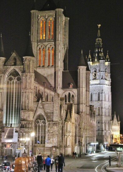 Iluminación nocturna del centro medieval de Gante