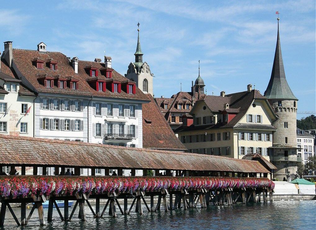 Puente medieval de madera de Lucerna en Suiza