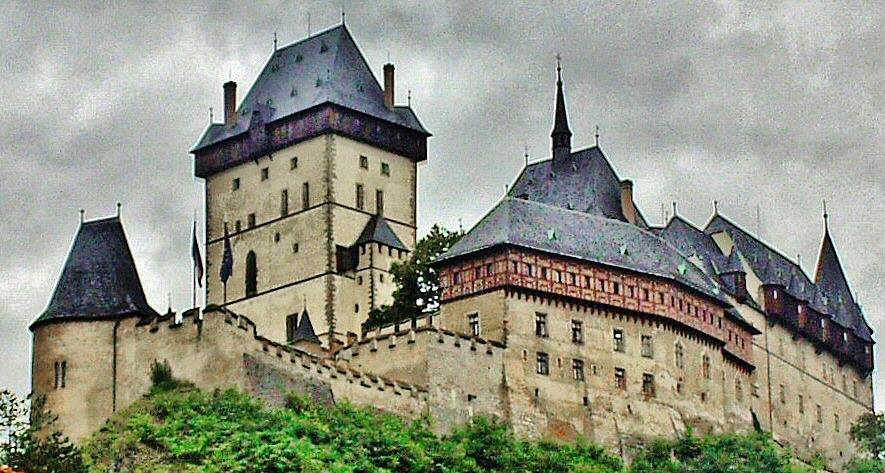Castillo de Karlstejn cerca de Praga en República Checa