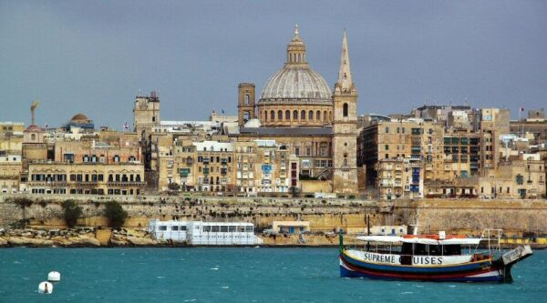 Vista panorámica de La Valeta desde Sliema en Malta