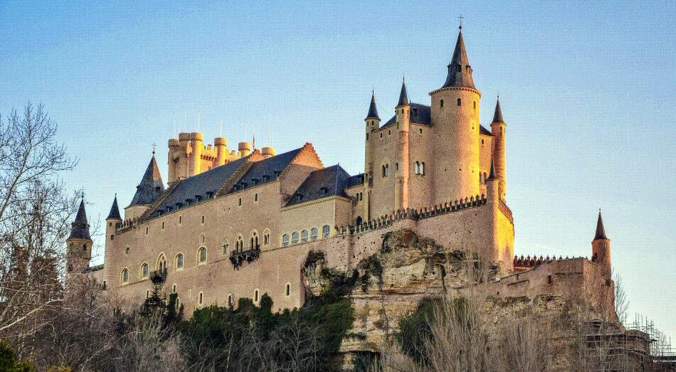Alcázar de Segovia desde el río Eresma