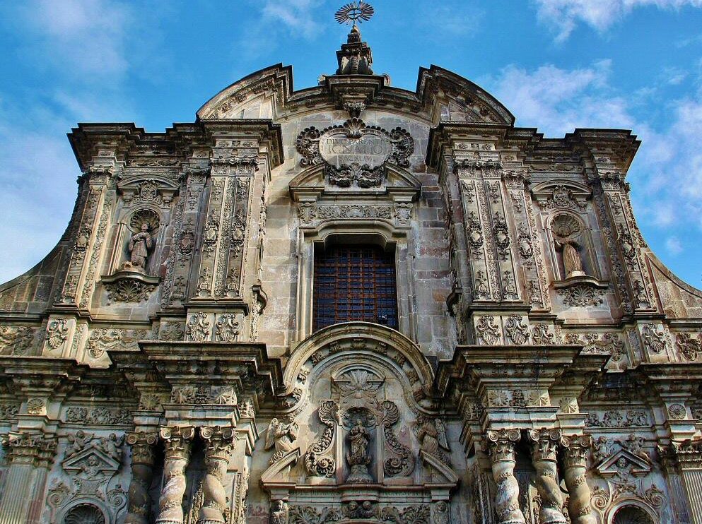 Fachada barroca de la iglesia de la Compañía en Quito