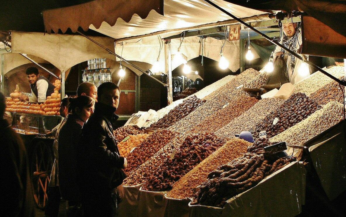 Puesto de comida en la plaza Jemaa El Fna de Marrakech