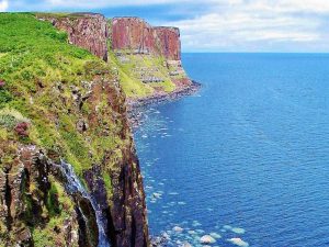 Mirador de Kilt Rock en isla de Skye en Escocia