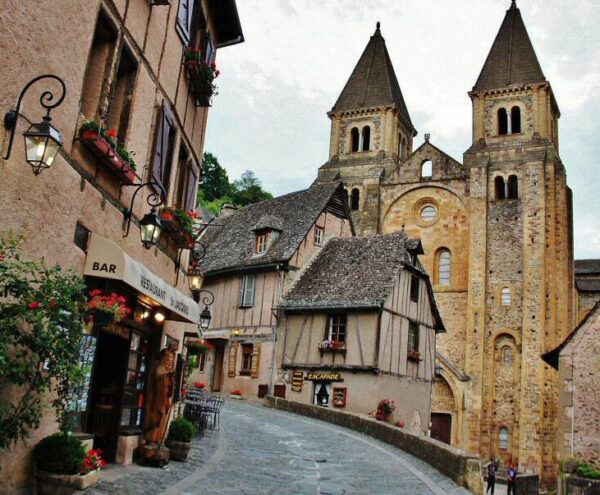 Abadía de Conques en Aveyron al sur de Francia