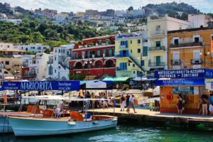 Puerto de Marina Grande en la isla de Capri, en el golfo de Nápoles