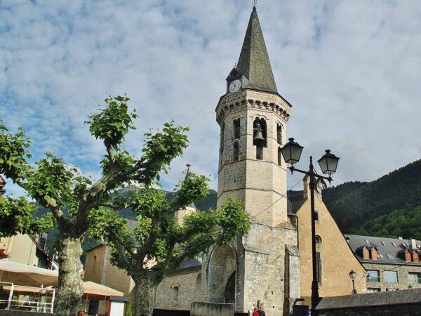 Iglesia románica de San Miguel en Vielha en Valle de Arán