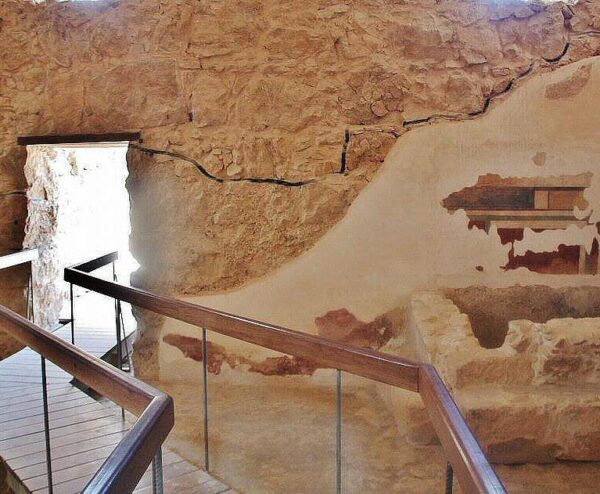Baños romanos en los restos arqueológicos de Masada en Israel
