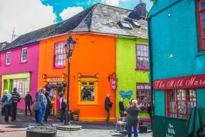 Casas de colores en Kinsale cerca de Cork al sur de Irlanda