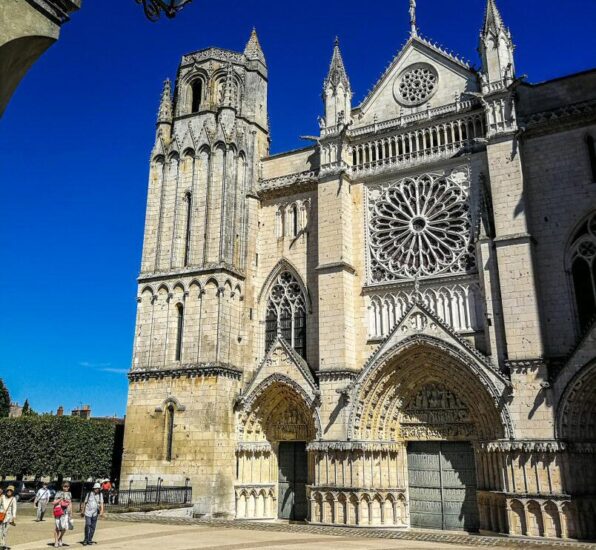 Catedral de Poitiers al oeste de Francia