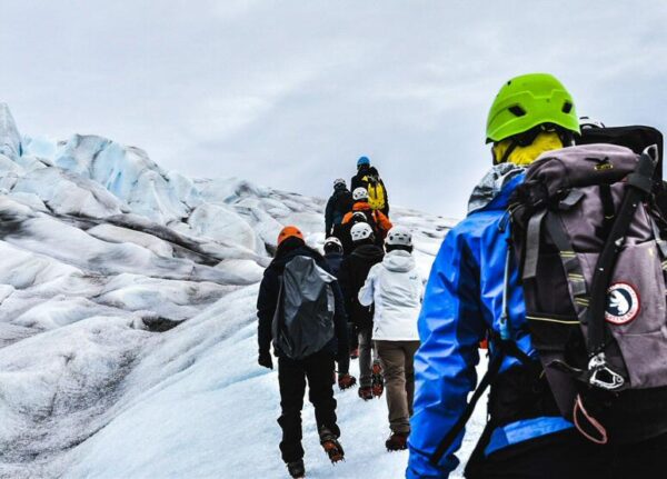 Trekking por el Glaciar Qalerallit en Groenlandia