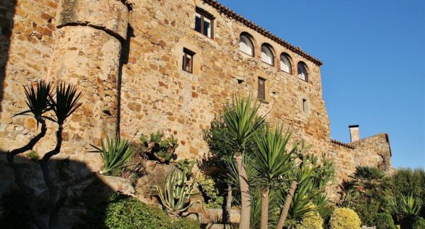 Rincón del pueblo gótico de Pals en la Costa Brava de Cataluña