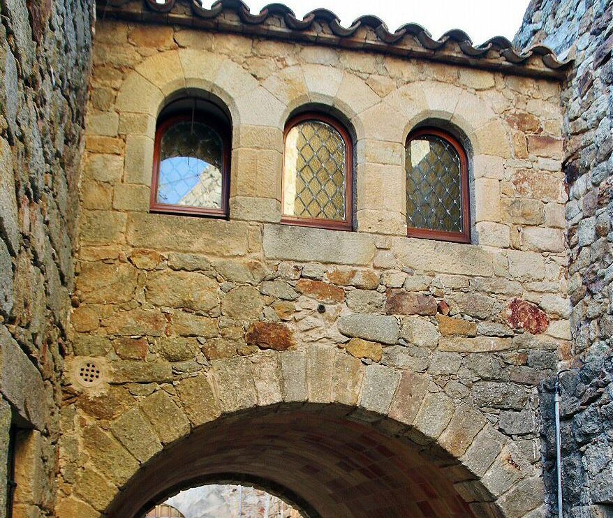 Rincón del pueblo gótico de Pals en la Costa Brava de Cataluña
