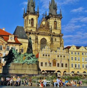 Templo de Tyn en la plaza de la Ciudad Vieja de Praga